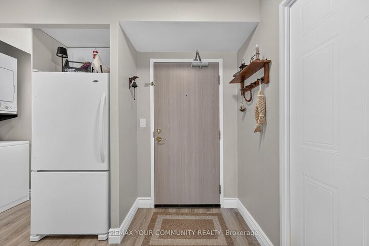 Property Photo: 140 Dunlop Street E 1409 ON L4M 6H1