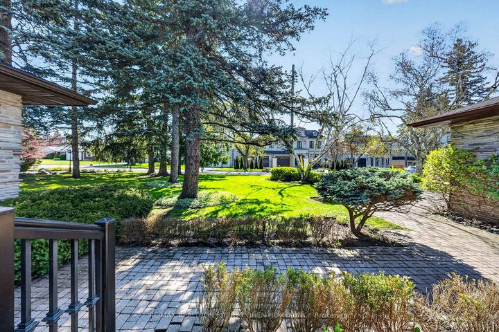 Property Photo:  18 Brian Cliff Drive  ON M3B 2G2 