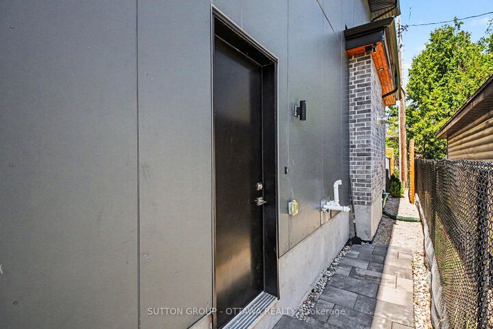 Property Photo:  17 Lotta Avenue B  ON K2G 2A9 