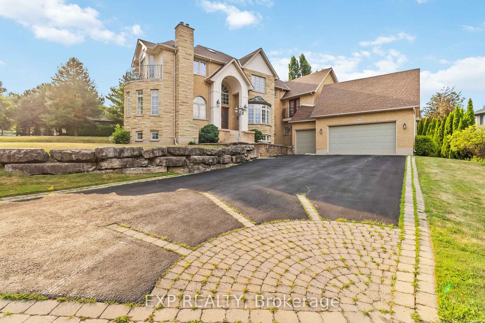 Property Photo: 1401 Tamworth Court ON L7P 4V3