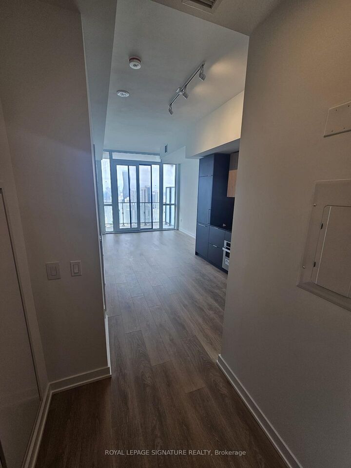 Property Photo:  1 Fairview Road E 3106  ON L6A 4C4 