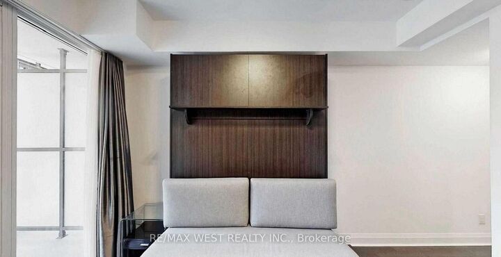 Property Photo:  65 St Mary Street 3210  ON M5S 0A6 