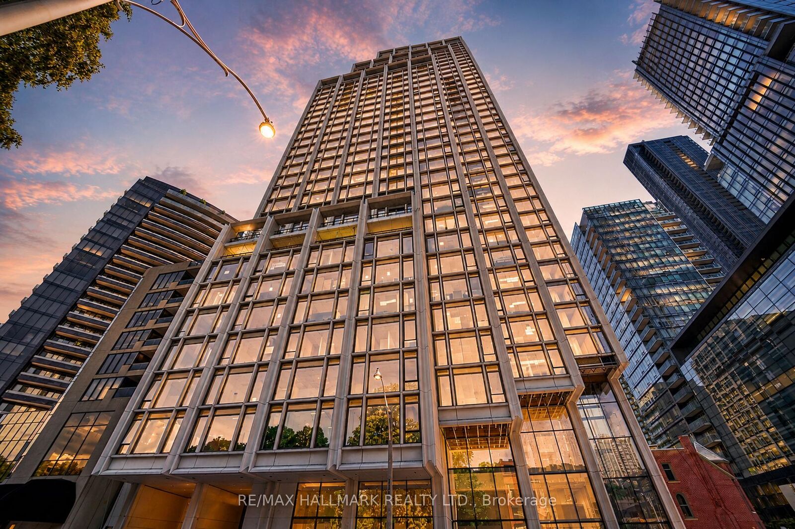 Property Photo:  1315 Bay Street 1901  ON M5R 2C4 