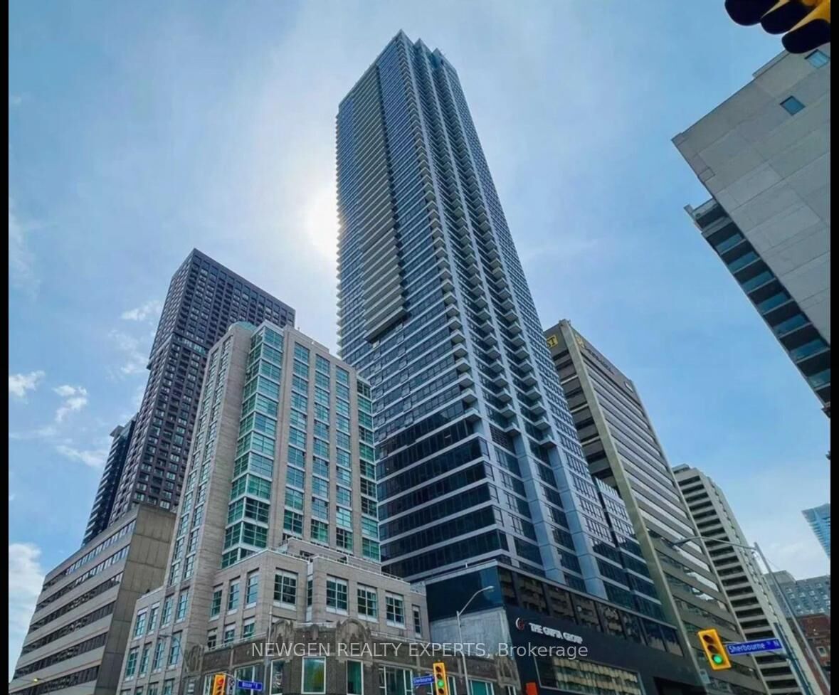 Property Photo:  395 Bloor Street E 2807  ON M4W 1H7 