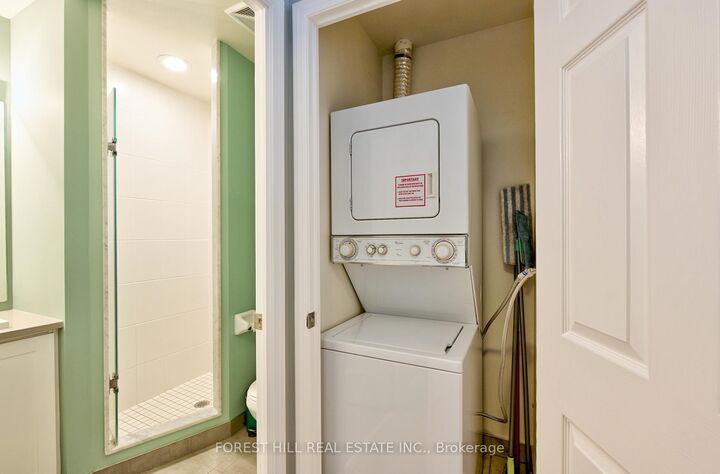 Photo de la propriété:  19 Grand Trunk Crescent 306  ON M5J 3A3 
