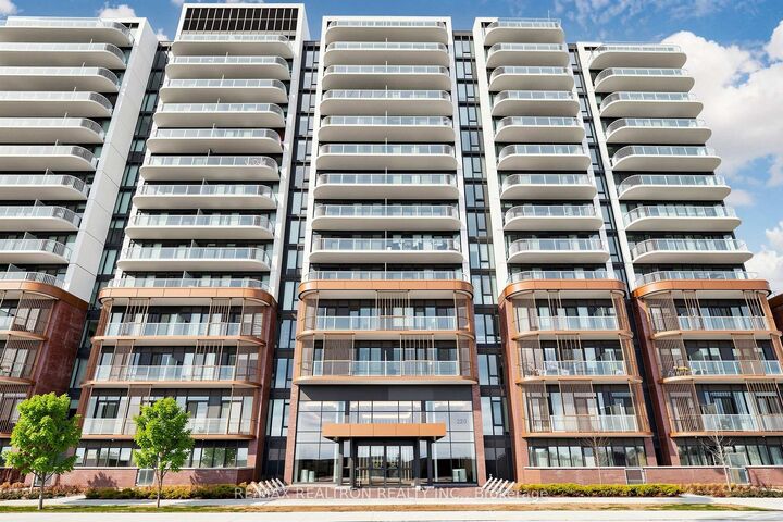 Property Photo: 220 Missinnihe Way 817 ON L5H 0A9
