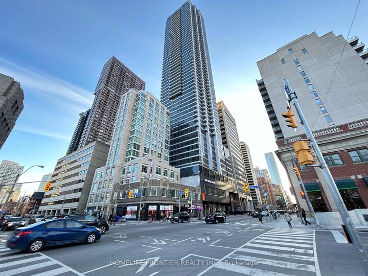 Property Photo:  395 Bloor Street E 1812  ON M4W 1H7 