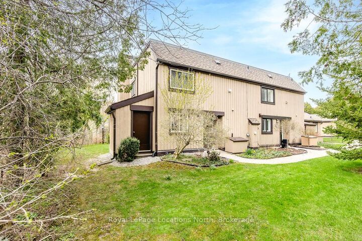 112 Escarpment Crescent — photo 1