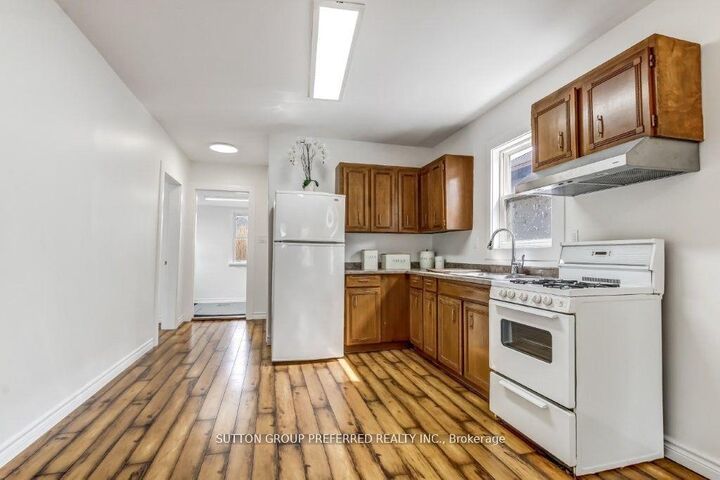 Property Photo:  272 Sanders Street  ON N5Z 2T2 