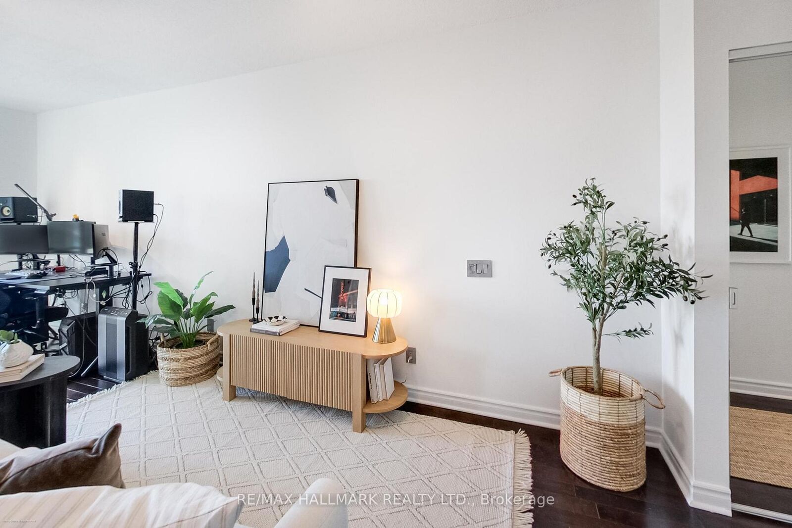 Property Photo:  60 Byng Avenue 2001  ON M2N 7K3 