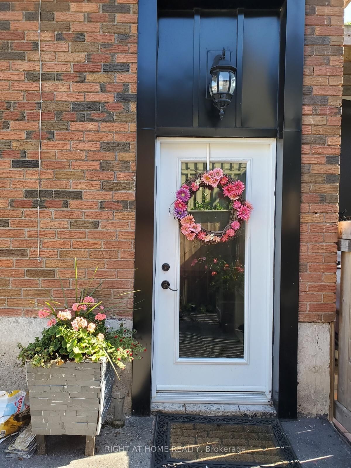 Property Photo:  214 Kent Street  ON L1N 4Y3 