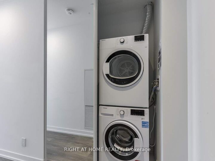 Property Photo:  898 Portage Parkway 5509  ON L4K 0J6 