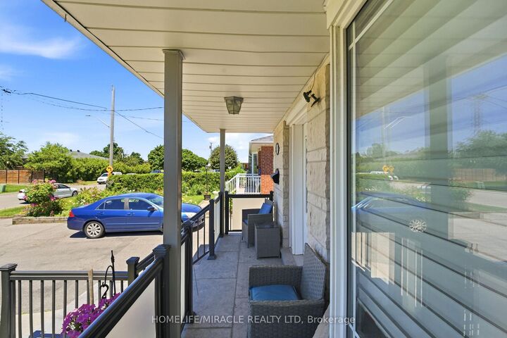Property Photo: 1585 Coram Crescent ON L4X 1L1