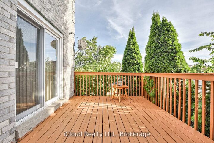 Property Photo: 14 Timberlane Drive ON L6Y 3Y3