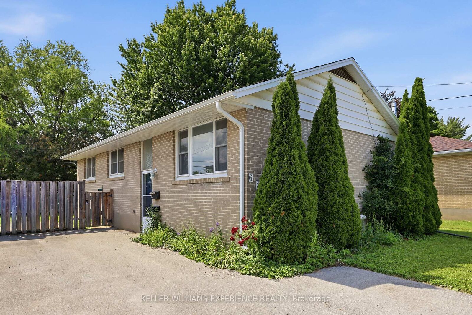 Property Photo:  620 Oak Street  ON L9Y 2Z3 