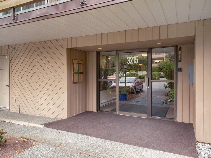 Property Photo:  3215 Alder St #111  BC V8X 1P3 