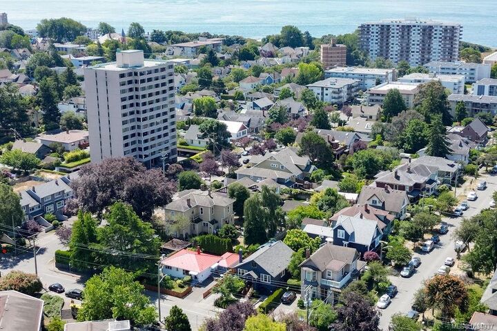 Property Photo:  525 Simcoe St  BC V8V 1M1 