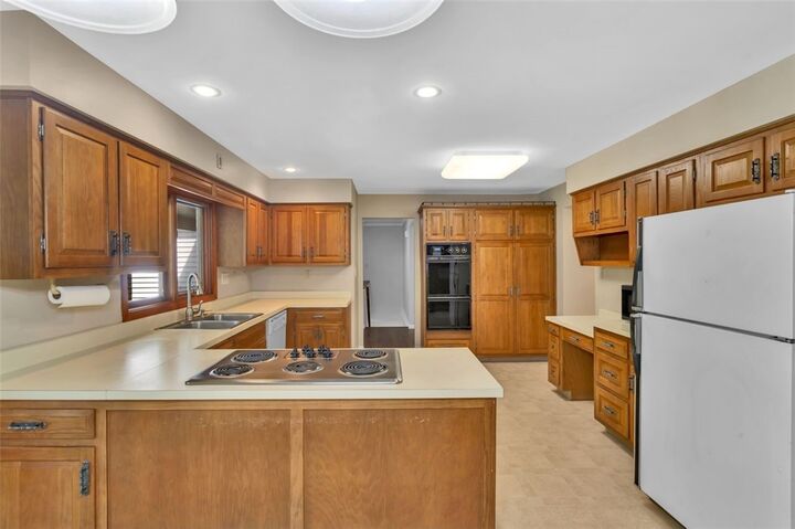 Property Photo:  11 West St  PA 15076 