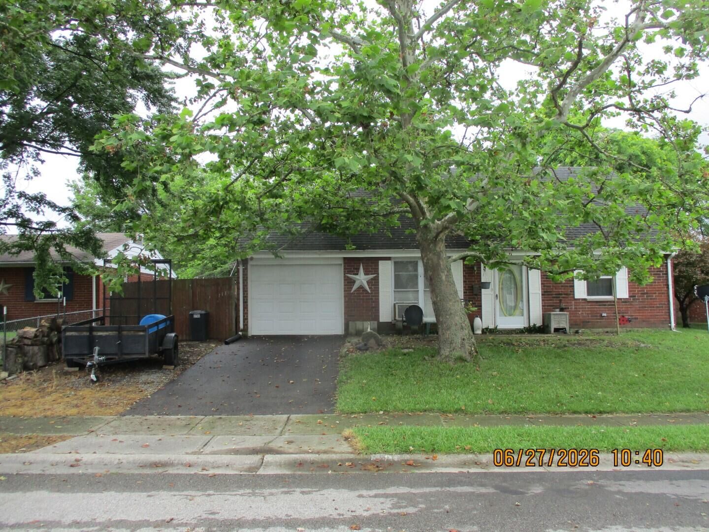 Property Photo:  1511 Amesbury Court  OH 45356 