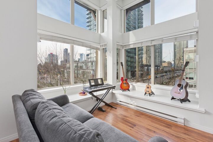 Photo de la propriété: 5000 Imperial Street 301 BC V5J 1C8