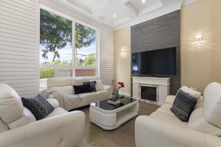 Property Photo: 1580 Chestnut Street BC V4B 3H2