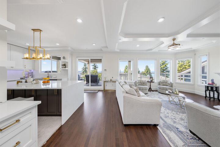 Property Photo: 15354 Royal Avenue BC V4B 1M8
