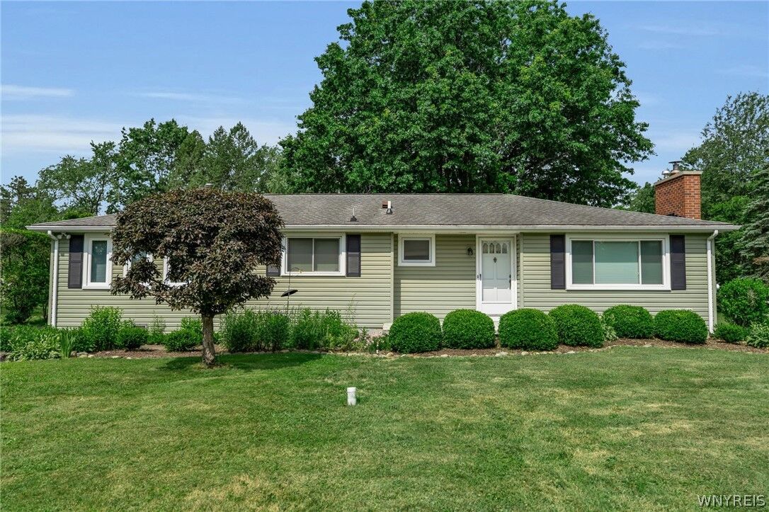Property Photo:  1320 Girdle Road  NY 14059 