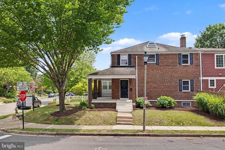 Property Photo:  638 N Nelson Street N  VA 22203 