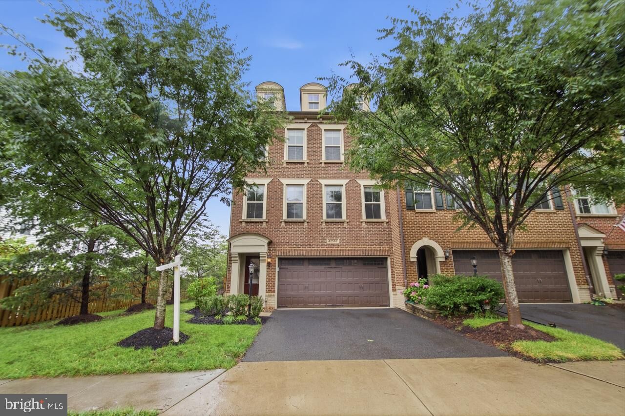 Property Photo:  42567 Dreamweaver Drive  VA 20148 