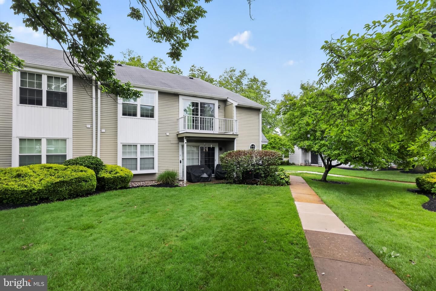 Property Photo:  332 Willow Turn B  NJ 08054 