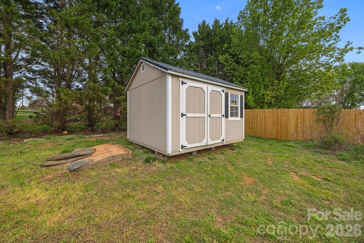 Property Photo:  105 Hidden Spring Drive  NC 28147 