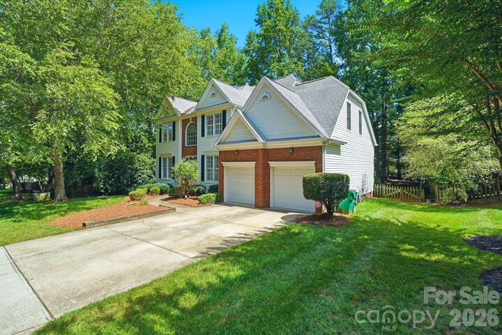 Property Photo: 7711 Abbotsinch Court NC 28269