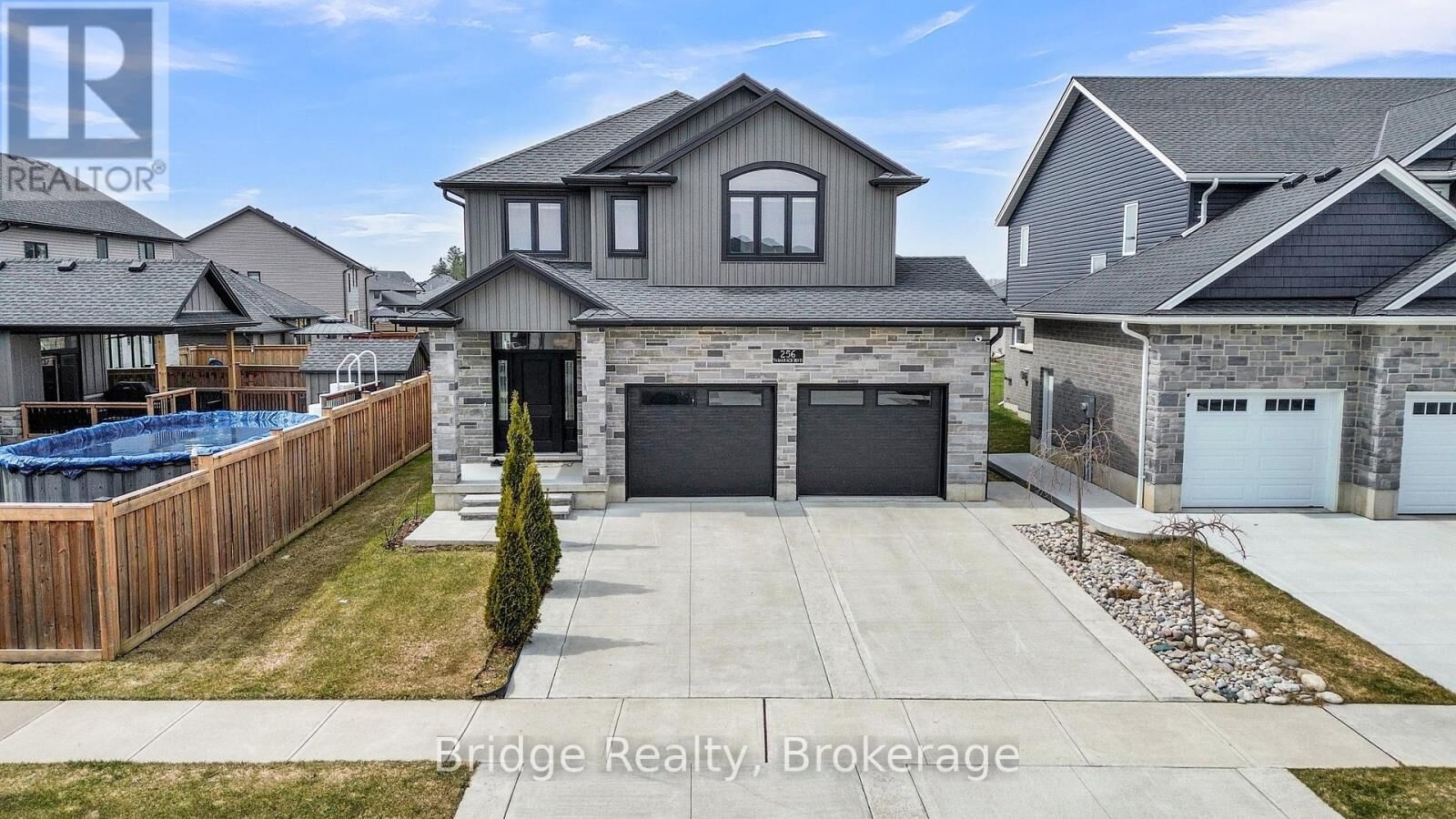 Property Photo: 256 Tamarack Boulevard ON N4S 0E2