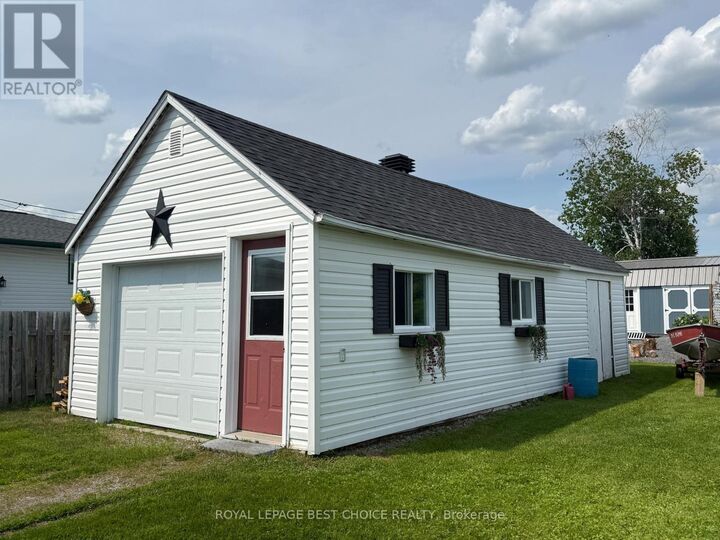 Property Photo:  105 Pine Street West  ON P0J 1P0 