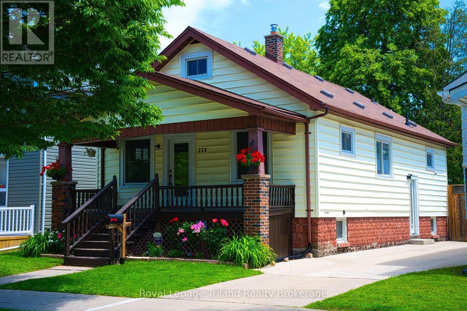 Property Photo:  224 Harkness Street  ON N7T 3H4 