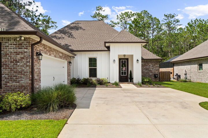 Property Photo:  518 E Tweet Street  FL 32439 