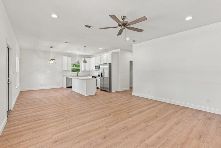 Property Photo:  376 W Michaelangelo Road  FL 32433 