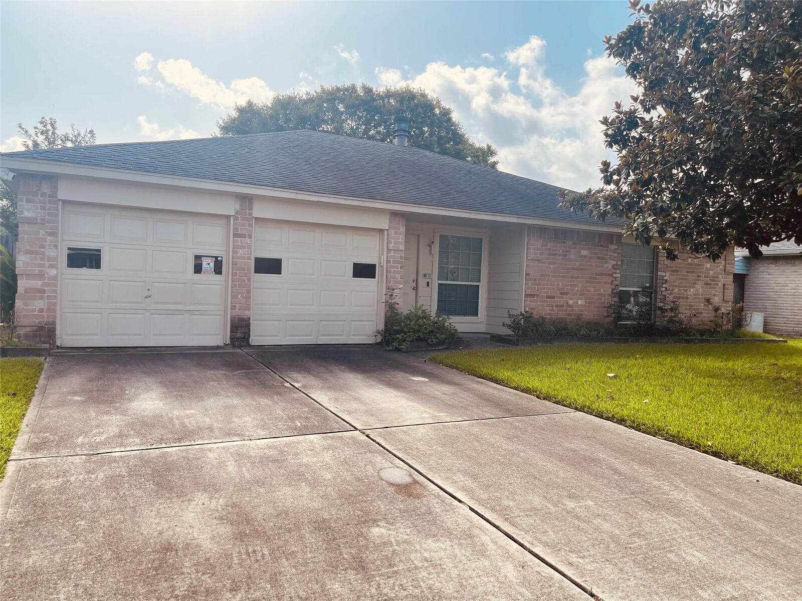 Property Photo: 10103 Sageyork Drive TX 77089
