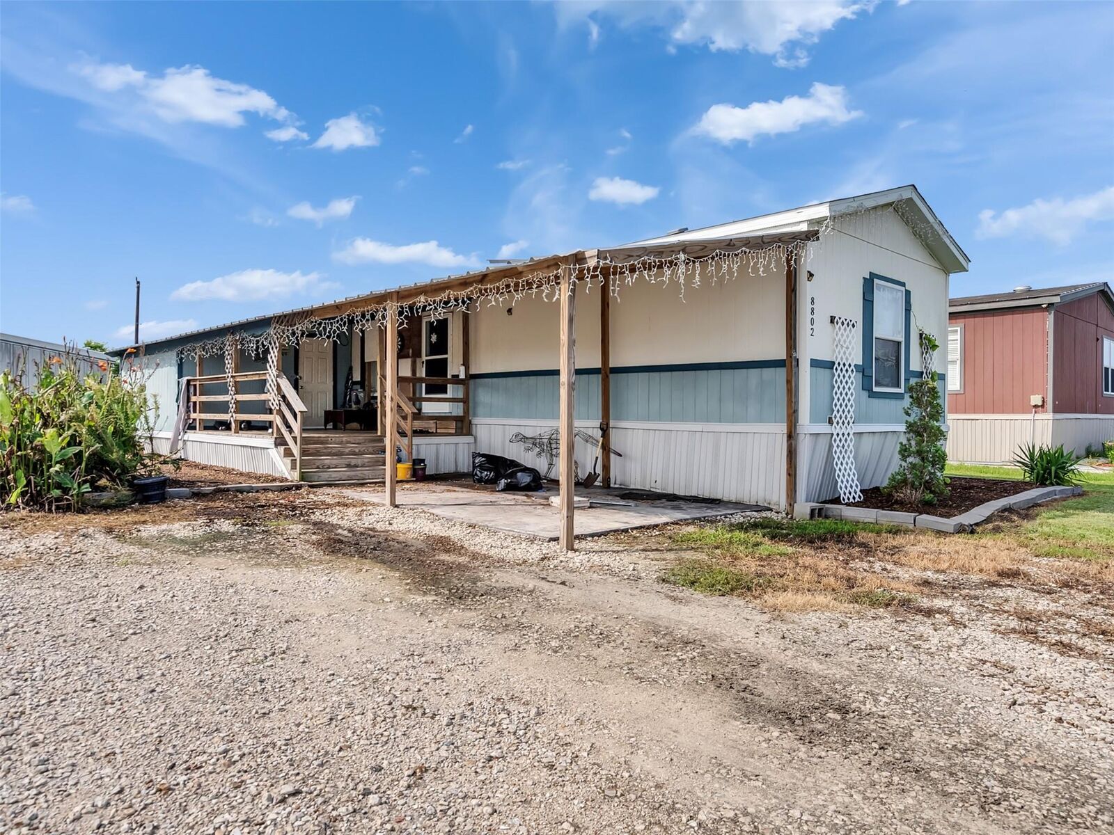 Property Photo: 8802 Los Robles Avenue TX 77511