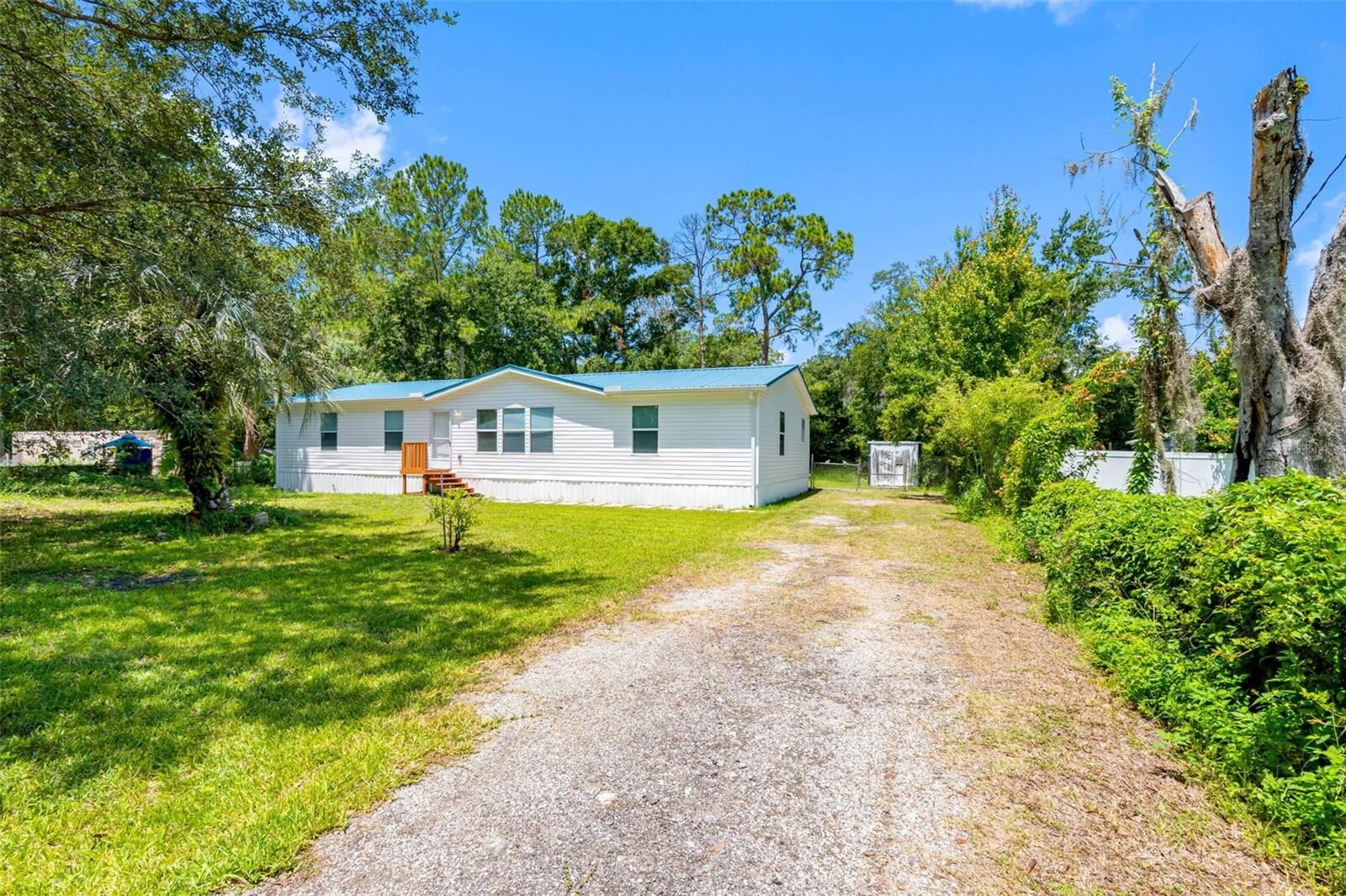 Property Photo:  6847 Woodsman Drive  FL 33544 
