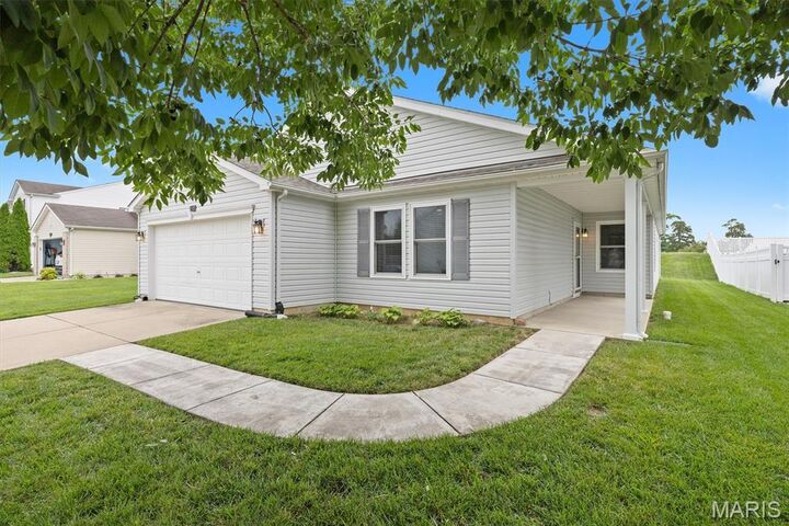 Property Photo: 164 Falling Leaf Way IL 62258