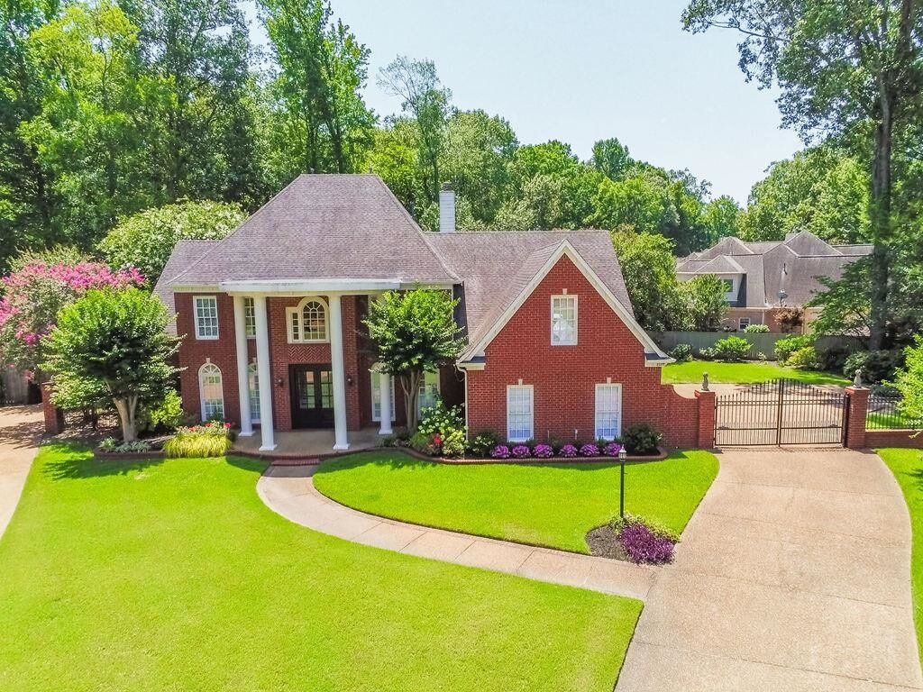 Property Photo:  897 E Surrey Oaks Cv E  TN 38017 
