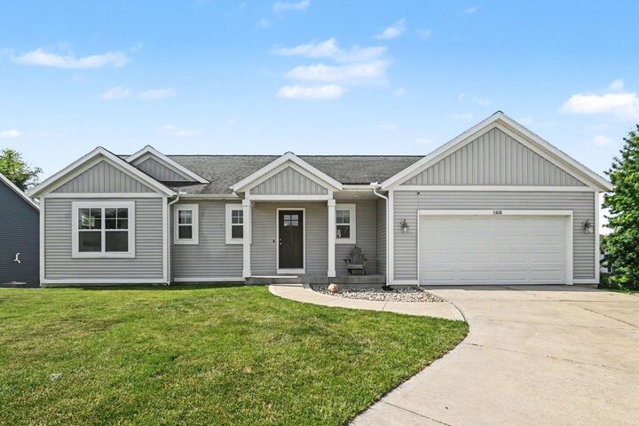 Property Photo: 11436 Crestridge Court MI 49424