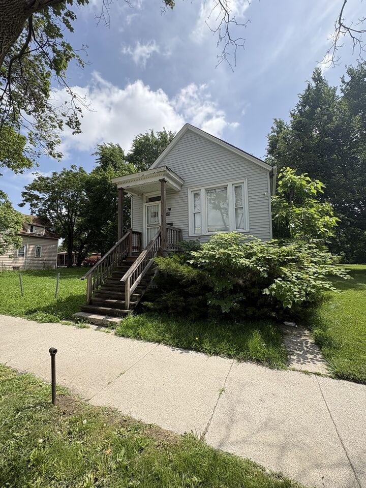 Property Photo:  6925 S May Street  IL 60621 