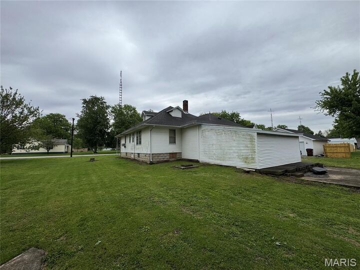 Property Photo:  406 S Cleveland Street  IL 62533 