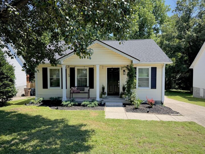 Property Photo:  2525 Slaydon Dr  TN 37207 
