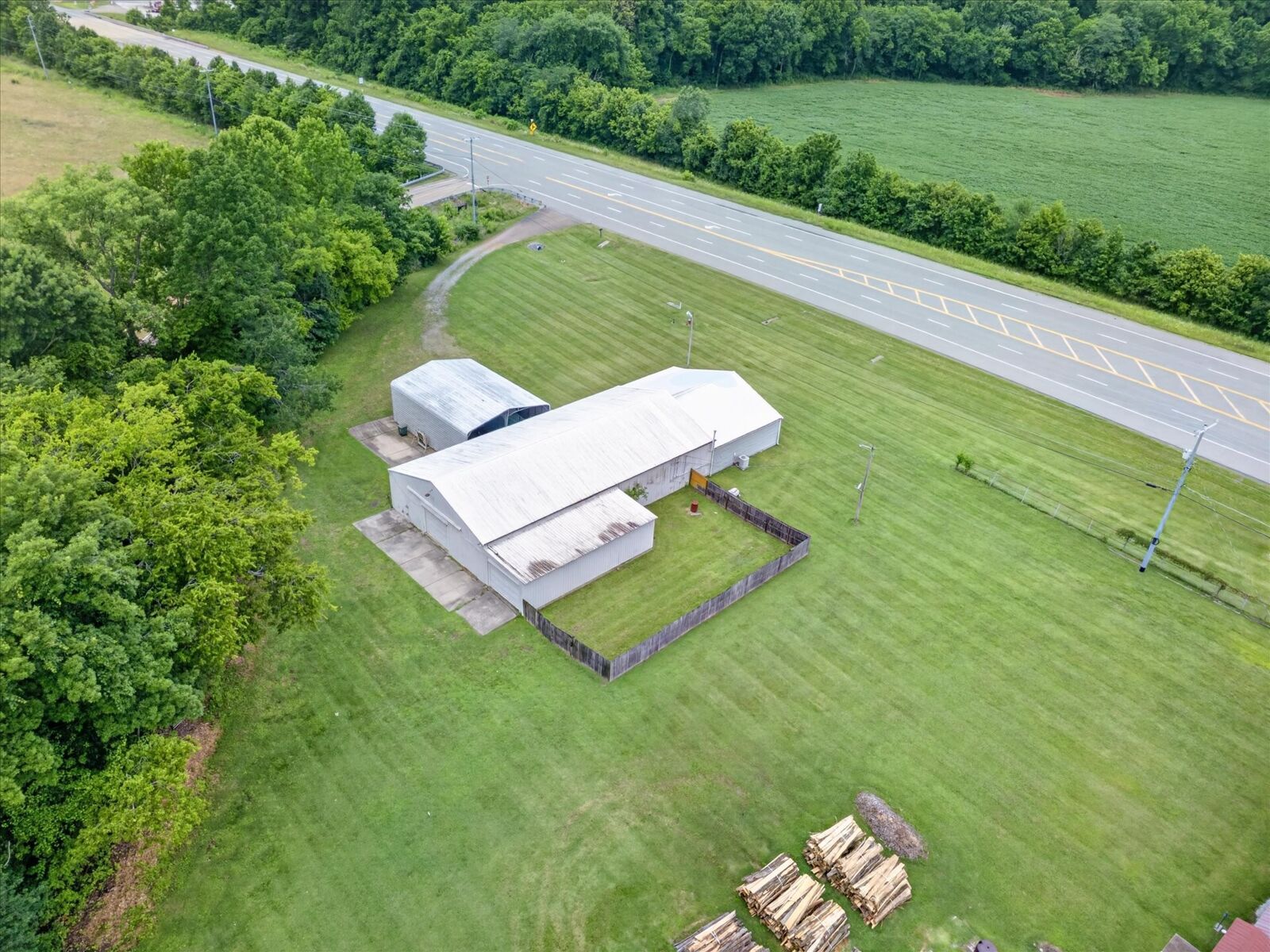 Property Photo: 1508 Highway 79 TN 37058