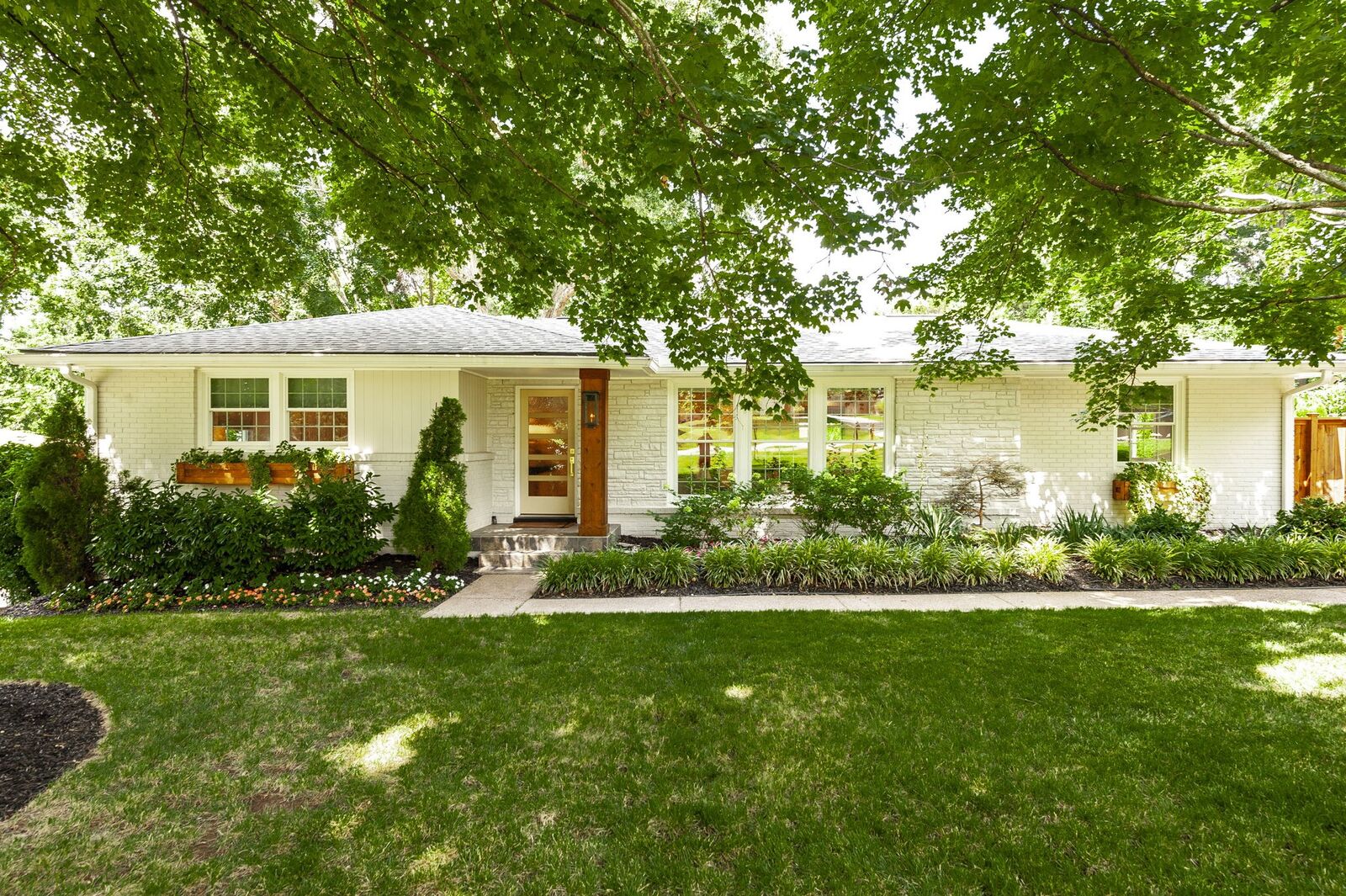 Property Photo:  5007 Manuel Dr  TN 37211 
