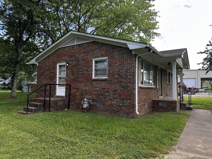 Property Photo: 817 Irvin Ln TN 38469