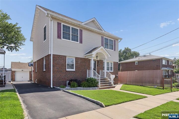 Property Photo:  20 Stratford Place  NJ 07031 